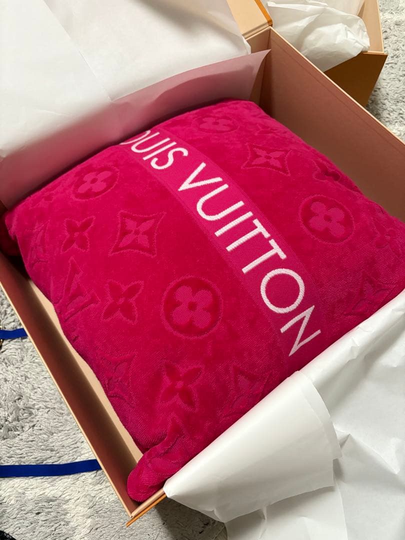 ルイヴィトン（LOUIS VUITTON）　クッション　ピンク