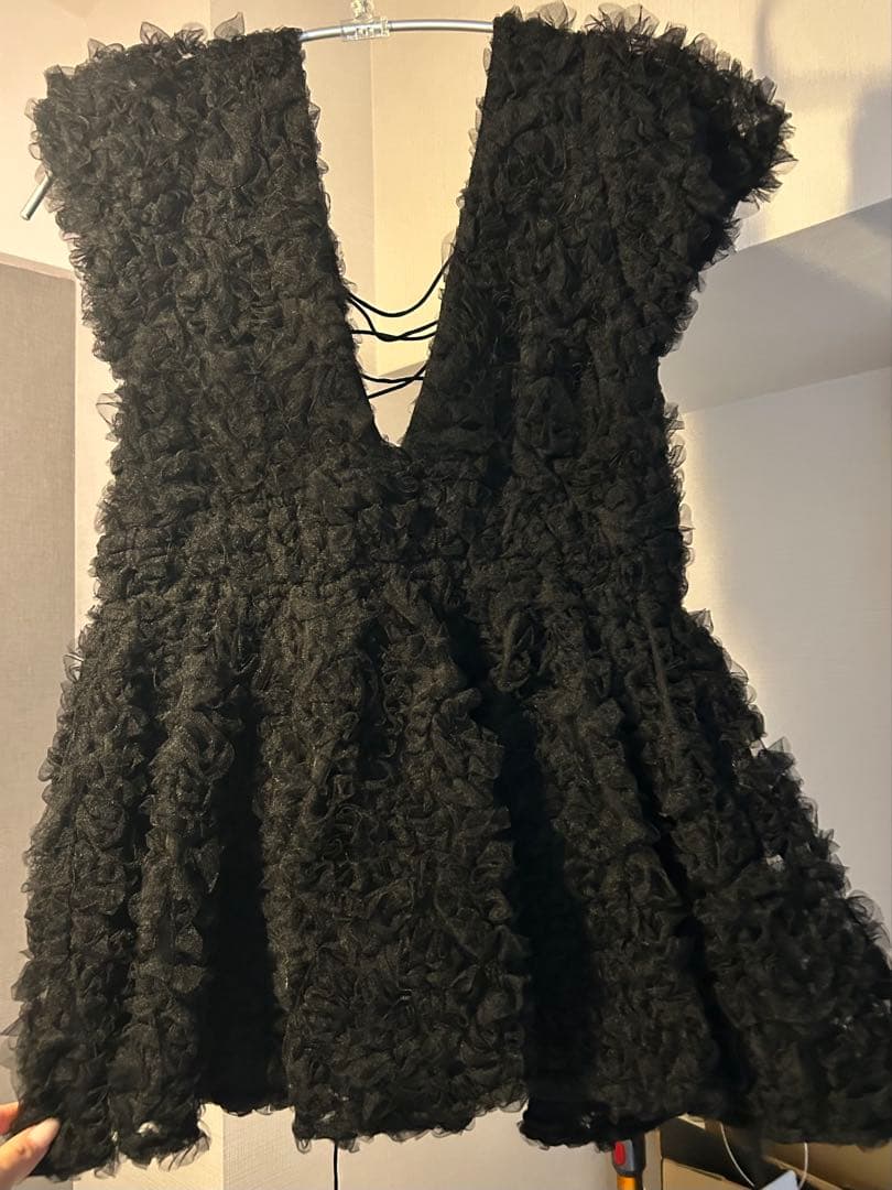 【新品タグ付き】polaura フラワーぺプラムバックリボンチュニック　ブラック