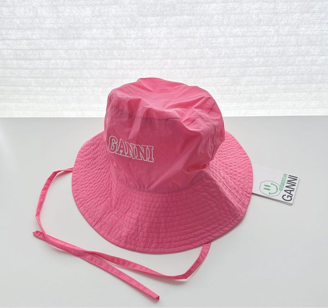 【新品】GANNI ガニー　ロゴ入り ピンク ハット 帽子