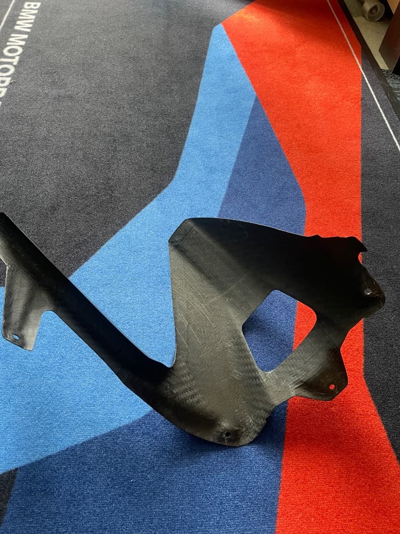 S1000rr 15-18 カーボニーツイルカーボン リアフェンダー。