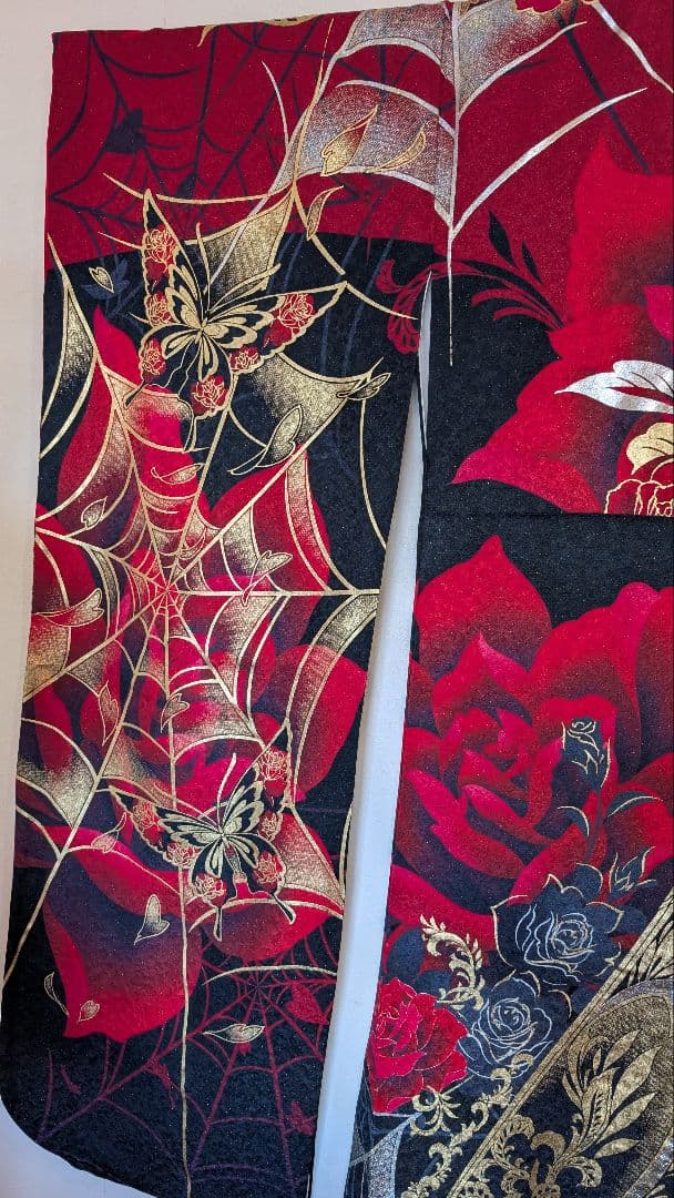 【超美品•現代柄】赤・黒・金 バラ模様の 振袖＆袋帯のセット♪162cm