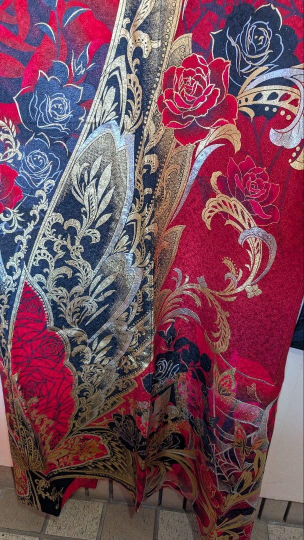 【超美品•現代柄】赤・黒・金 バラ模様の 振袖＆袋帯のセット♪162cm