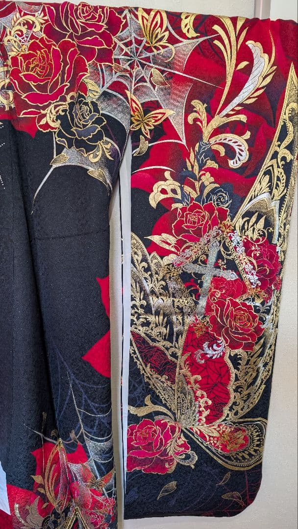 【超美品•現代柄】赤・黒・金 バラ模様の 振袖＆袋帯のセット♪162cm