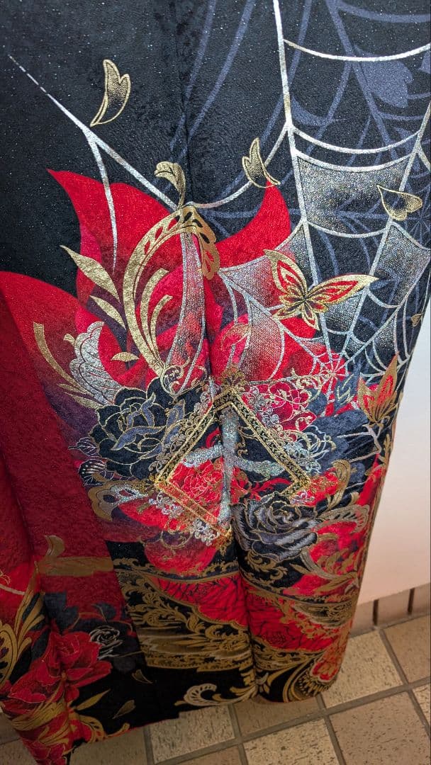 【超美品•現代柄】赤・黒・金 バラ模様の 振袖＆袋帯のセット♪162cm