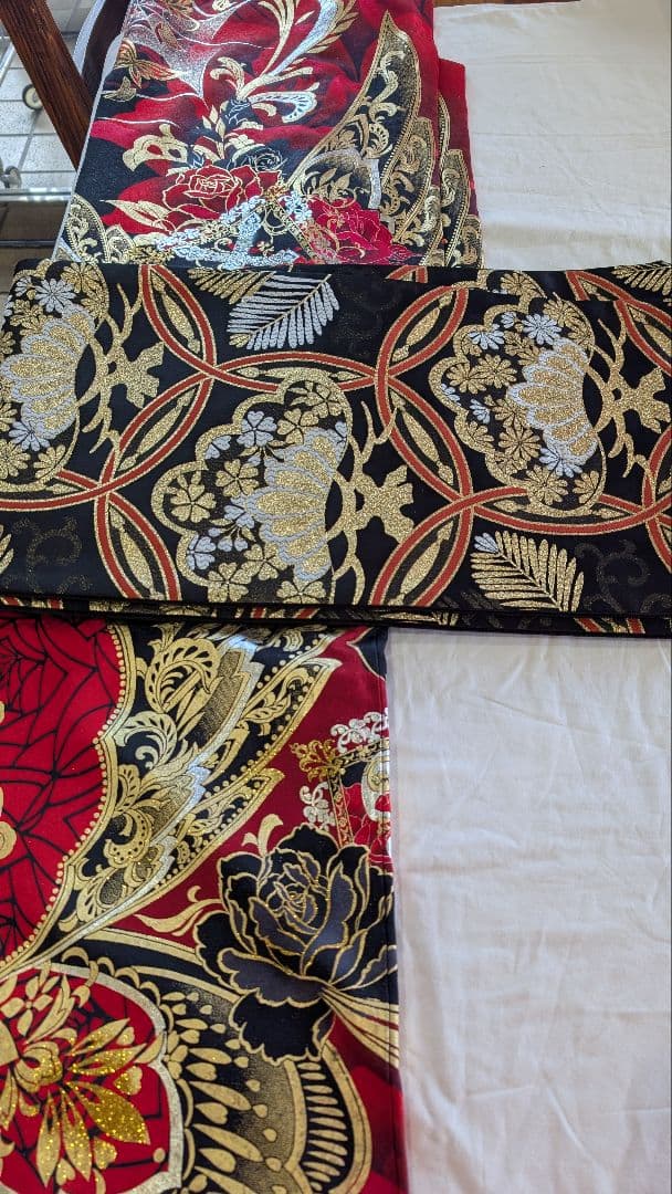 【超美品•現代柄】赤・黒・金 バラ模様の 振袖＆袋帯のセット♪162cm