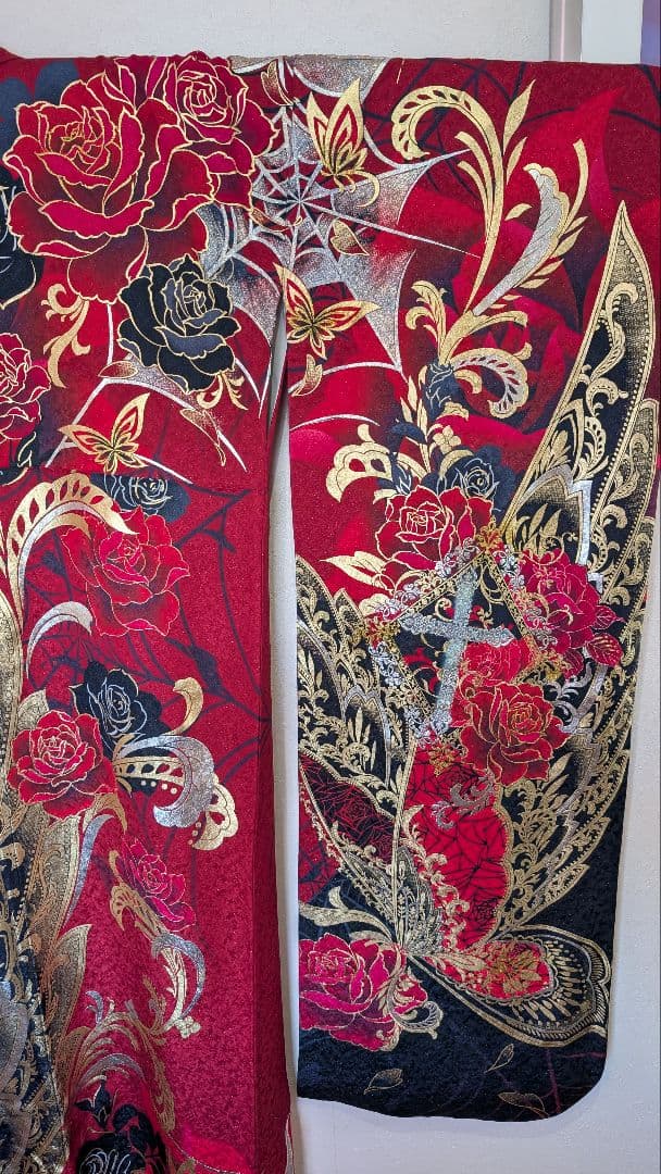 【超美品•現代柄】赤・黒・金 バラ模様の 振袖＆袋帯のセット♪162cm