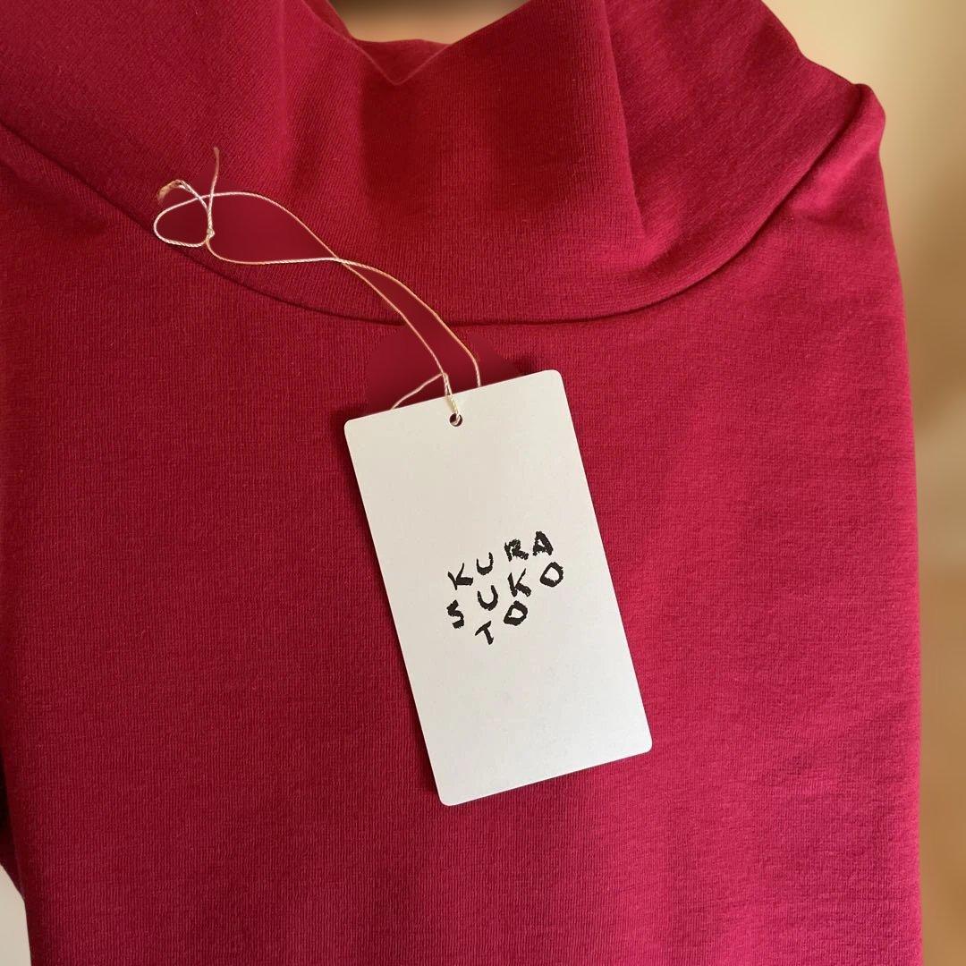 【くらすこと】kurasukoto＋to大人の定番ハイネックプルオーバー赤レッド