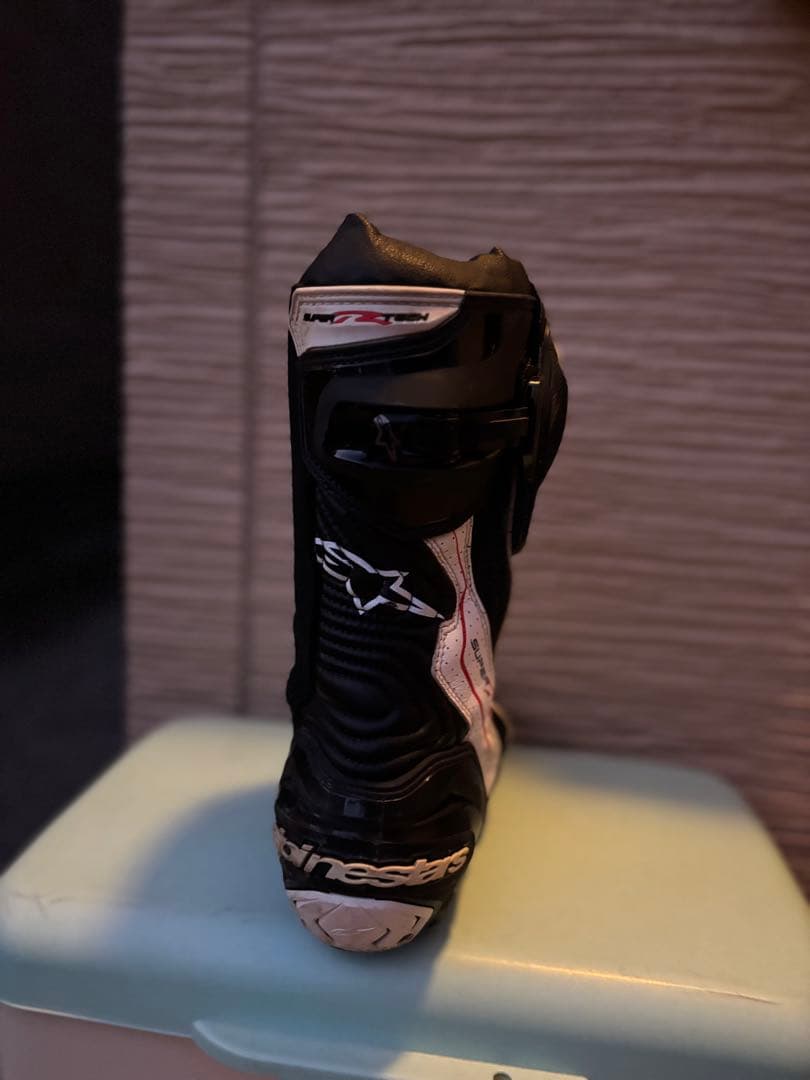 アルパスターズ・レーシングブーツ。25cm左のスライダー無し