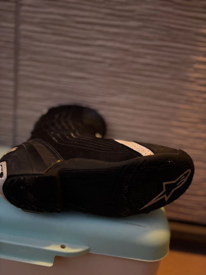 アルパスターズ・レーシングブーツ。25cm左のスライダー無し
