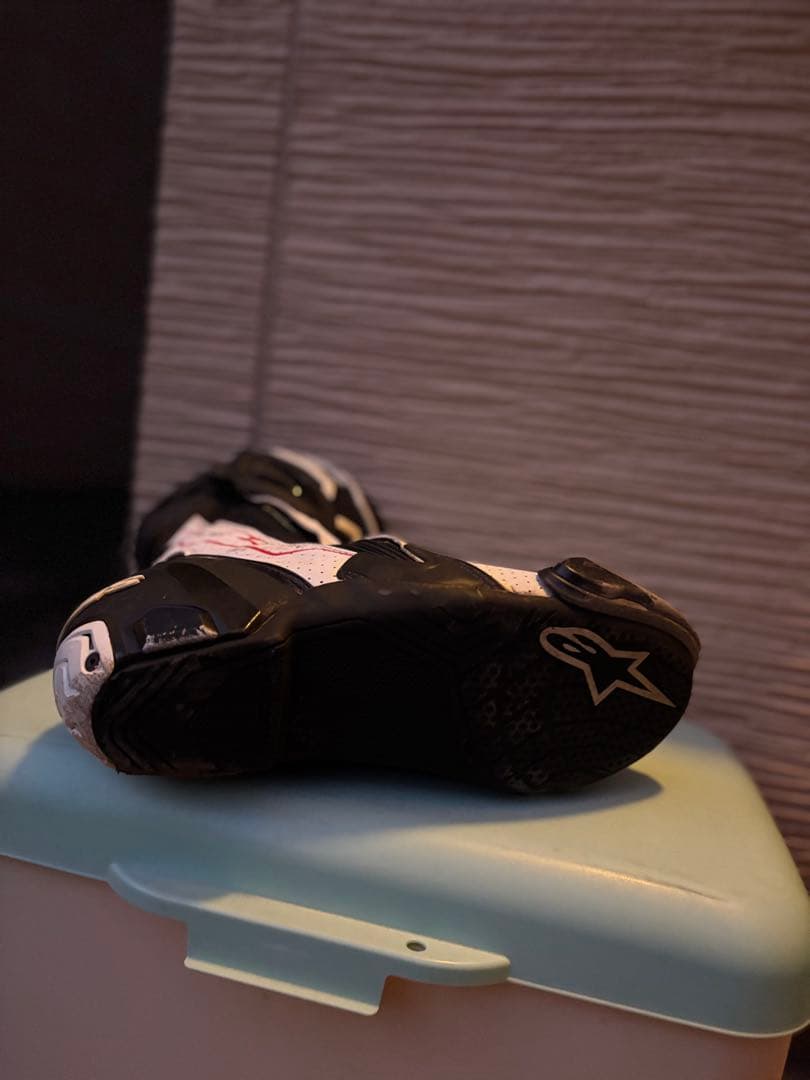 アルパスターズ・レーシングブーツ。25cm左のスライダー無し
