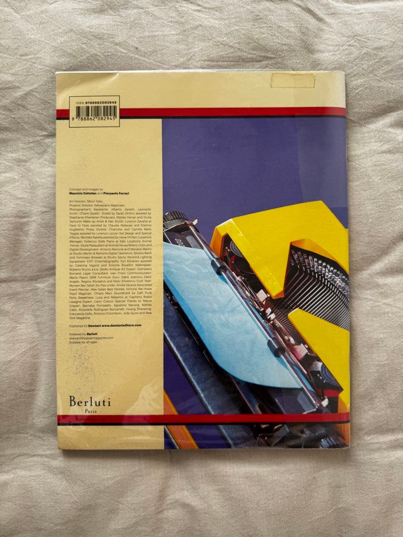 TOILETPAPER MAGAZINE アート