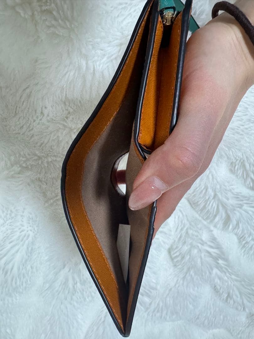 マークジェイコブス　二つ折り財布 黒 白 金色ロゴ