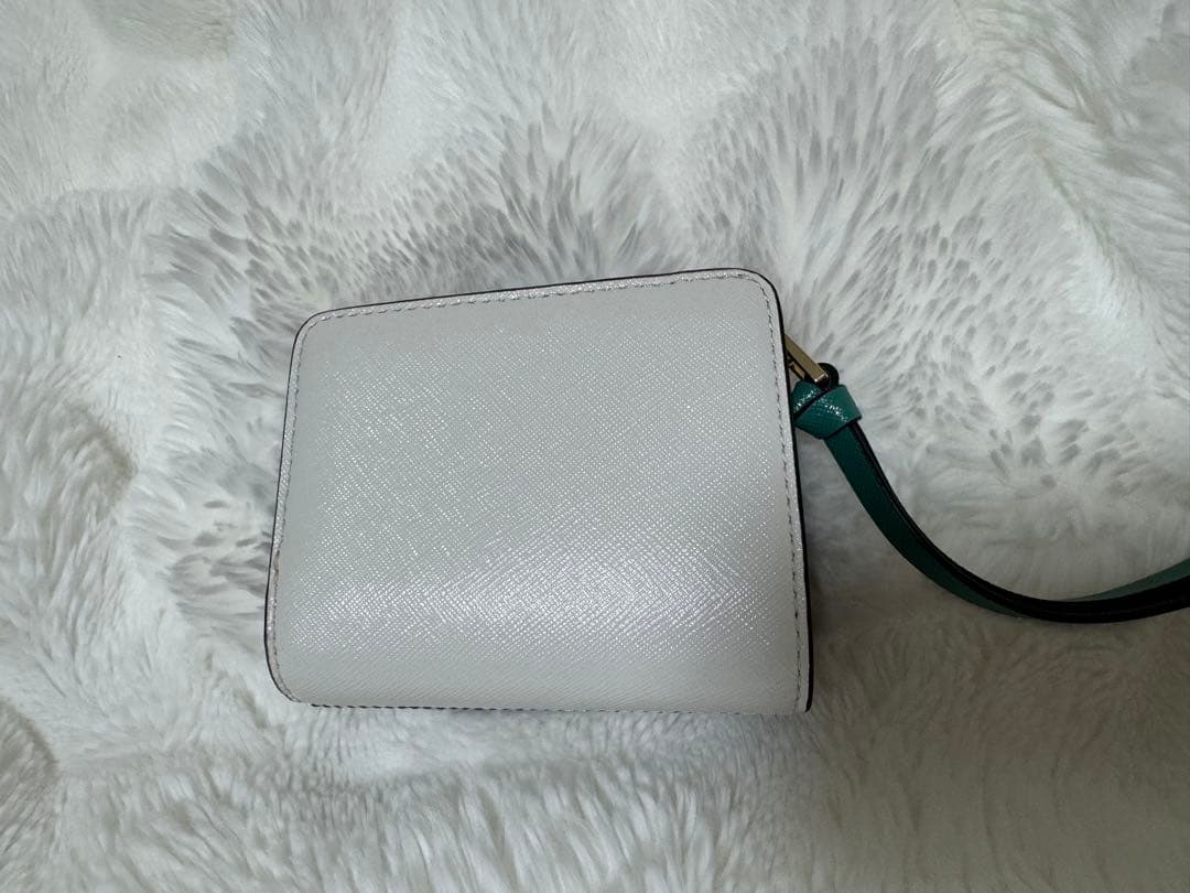 マークジェイコブス　二つ折り財布 黒 白 金色ロゴ