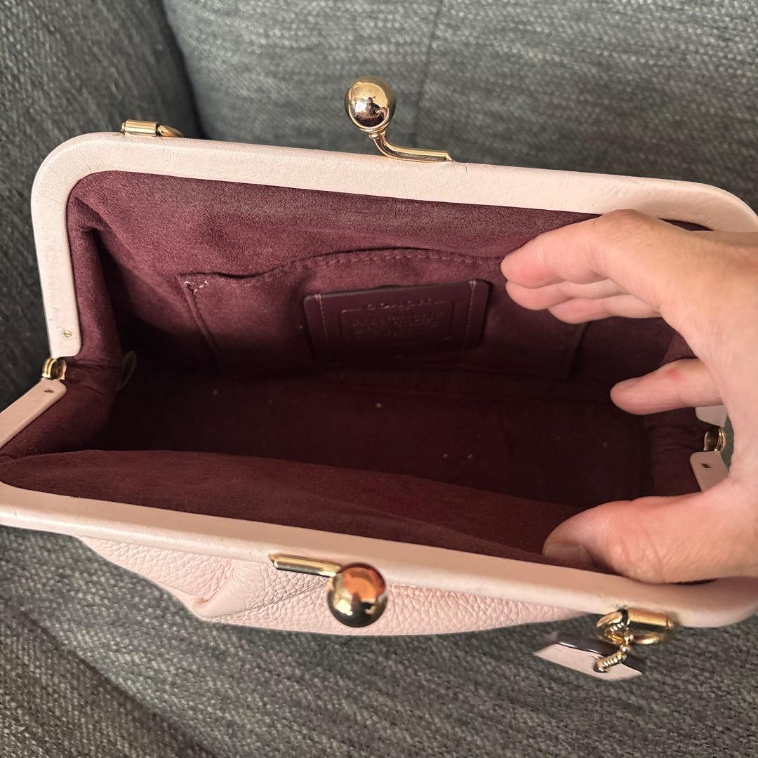 COACH ピンク クラッチバッグ ゴールドチェーン