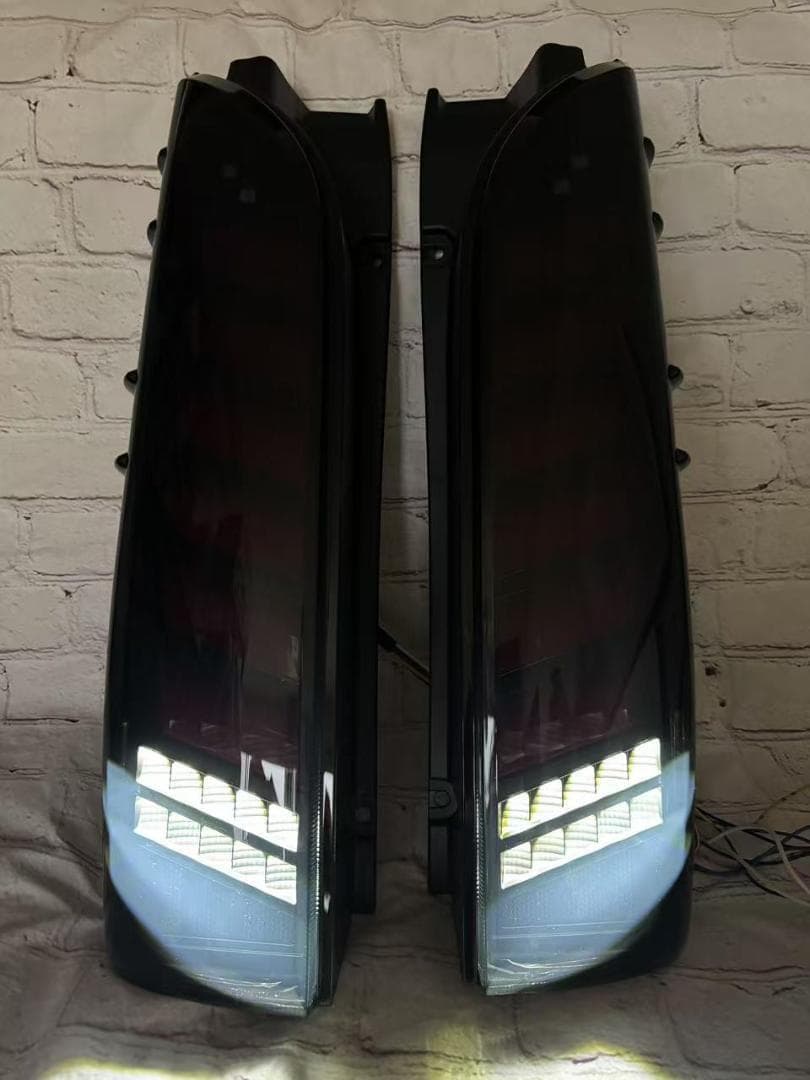 200系ハイエーステール　流れるウインカー　オープニングモーション　新品