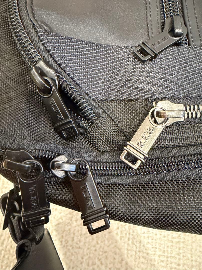 TUMI ブラック バックパック