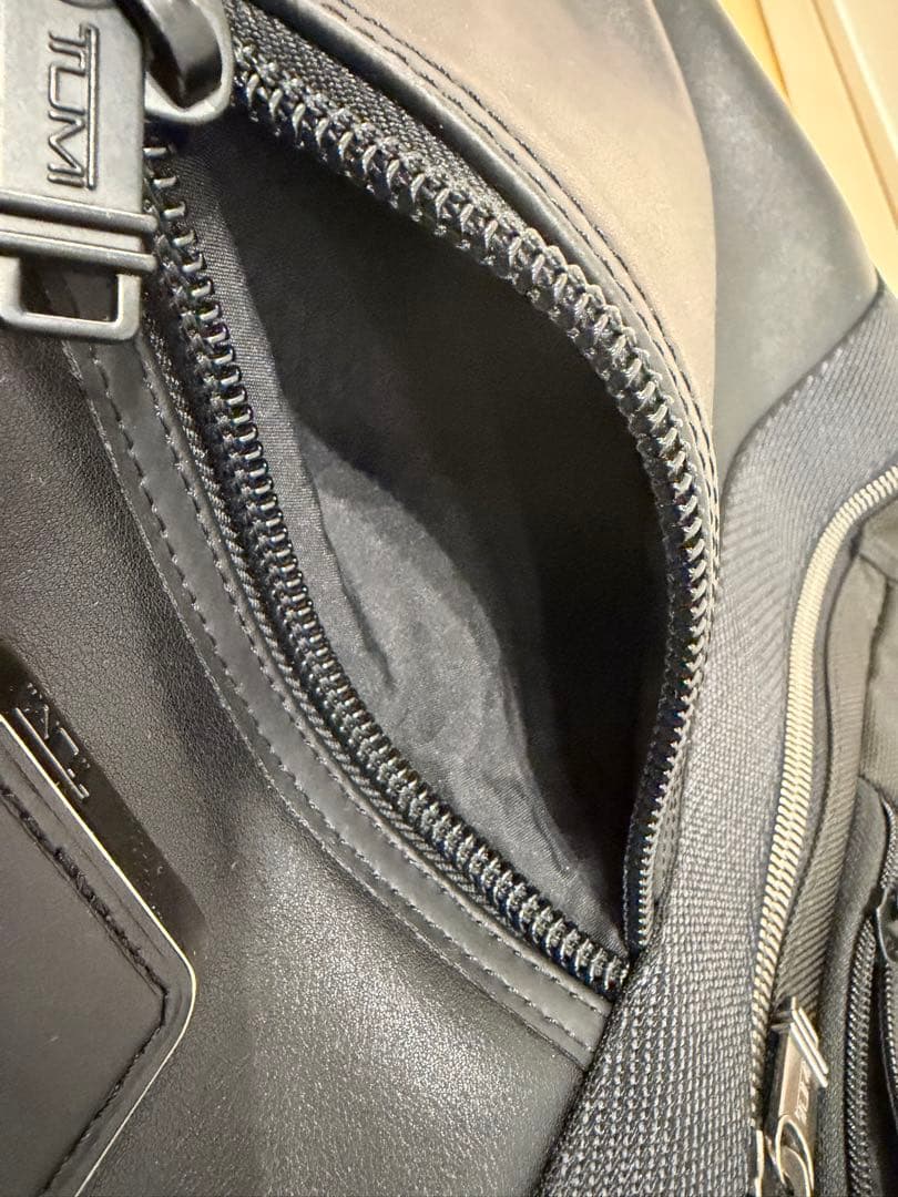 TUMI ブラック バックパック