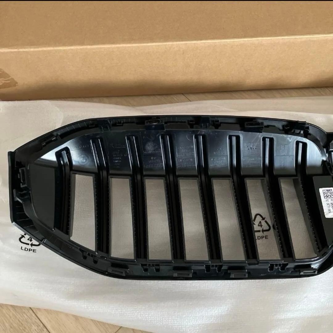 『BMW3シリーズ誕生50周年記念特別限定車』の純正グリルブラックフロントグリル