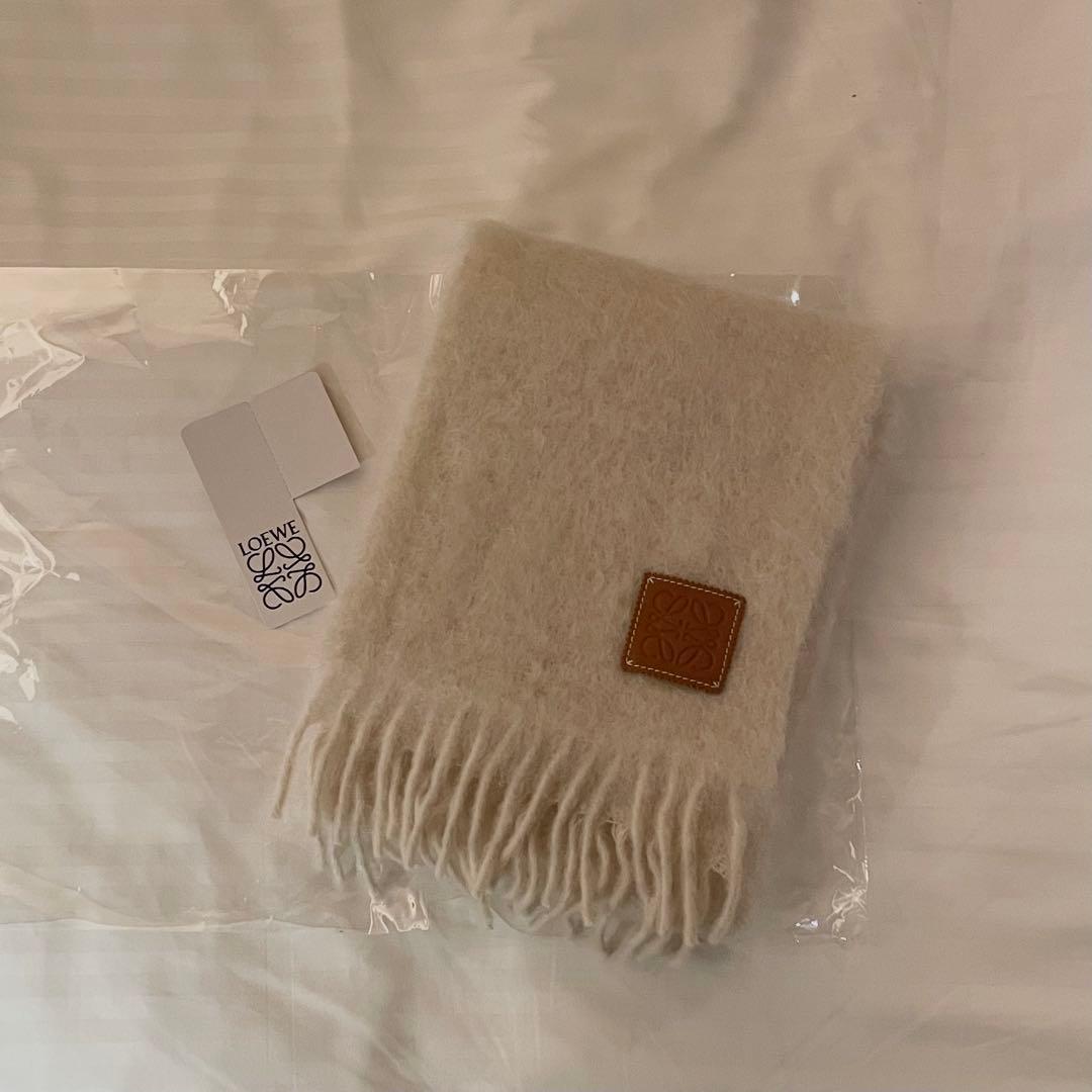 ロエベ　LOEWE マフラー　ホワイト