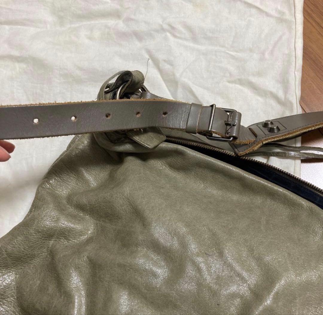 BALENCIAGA カーキレザーバッグ 保存袋付 バレンシアガ大きめショルダー