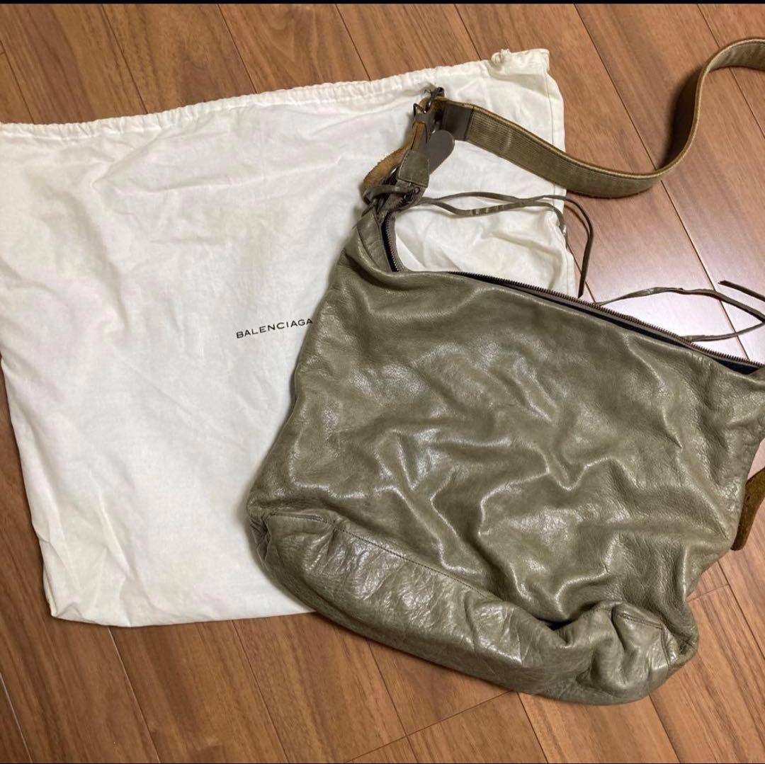BALENCIAGA カーキレザーバッグ 保存袋付 バレンシアガ大きめショルダー