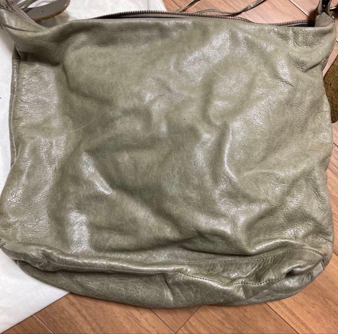 BALENCIAGA カーキレザーバッグ 保存袋付 バレンシアガ大きめショルダー