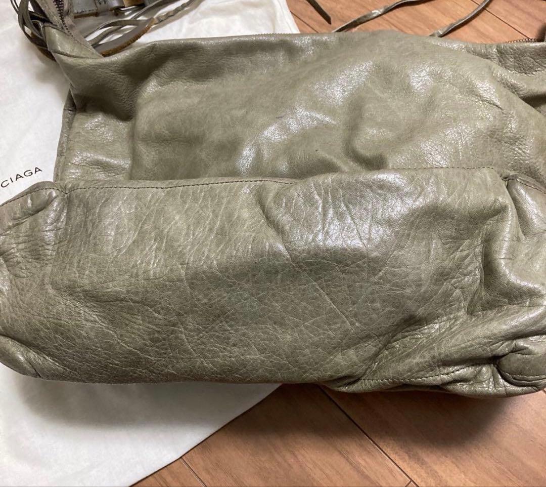 BALENCIAGA カーキレザーバッグ 保存袋付 バレンシアガ大きめショルダー