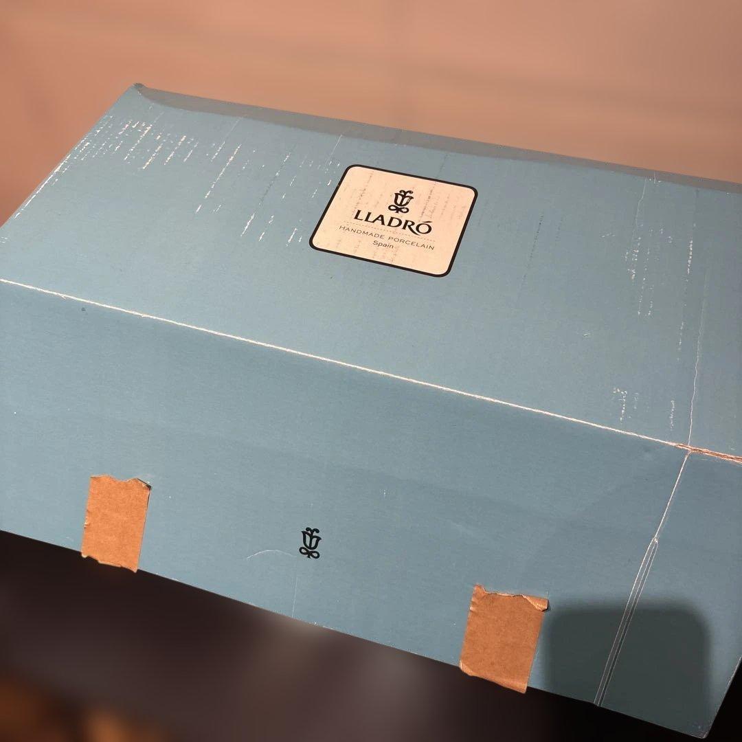 【リヤドロ】スーパーヒロイン