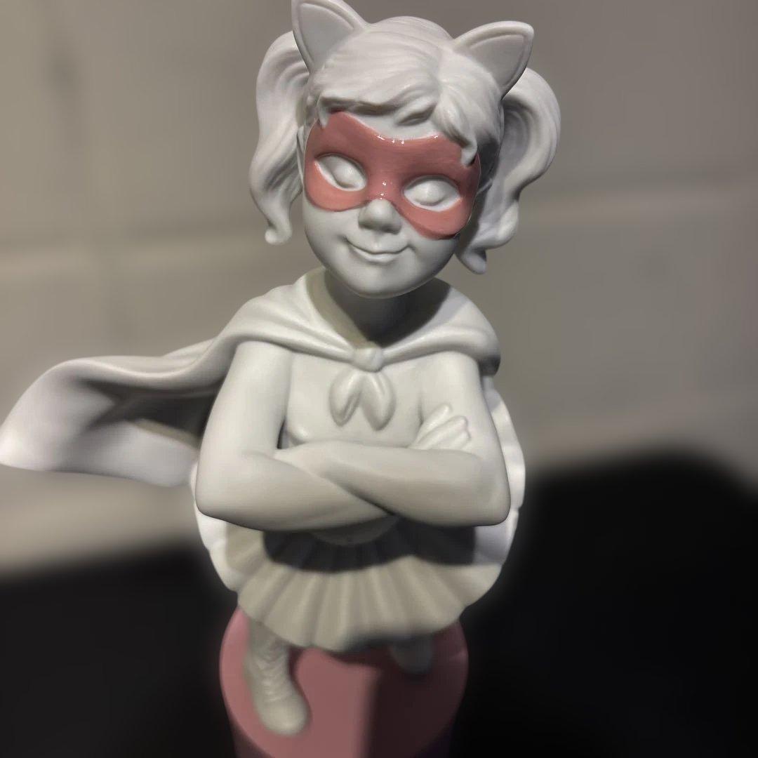 【リヤドロ】スーパーヒロイン