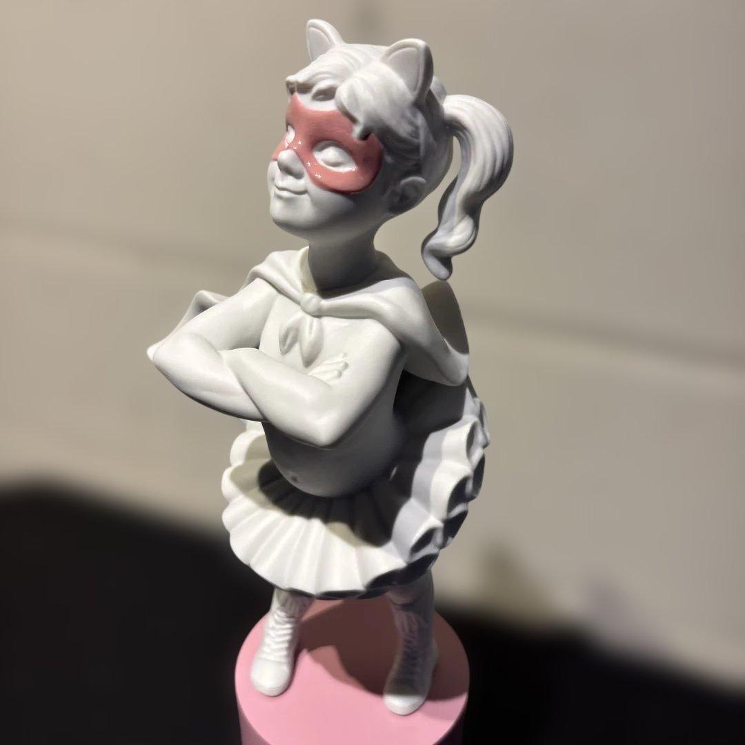 【リヤドロ】スーパーヒロイン