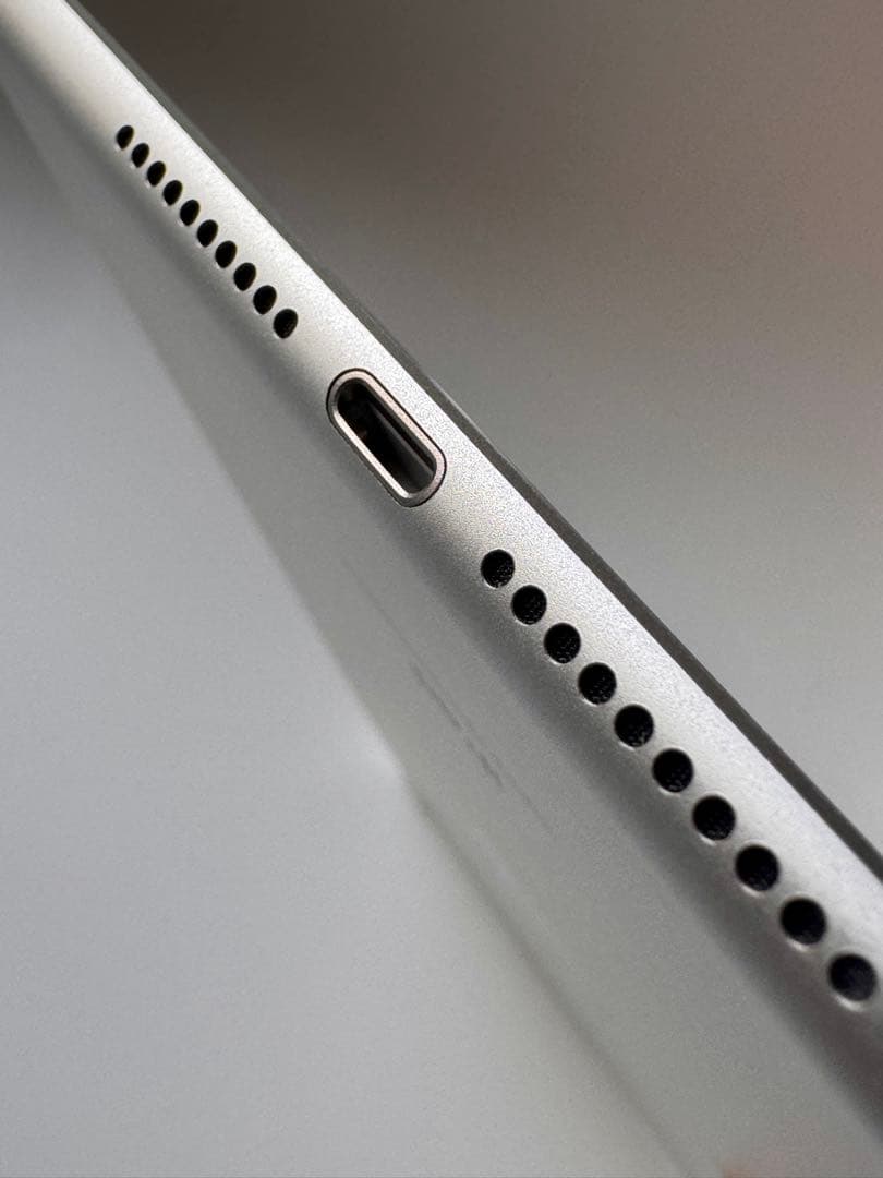 【充電6回 】【新品に近い】iPad mini 5 シルバー 64GB