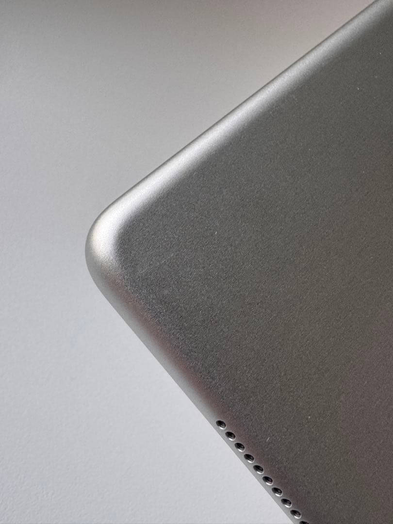 【充電6回 】【新品に近い】iPad mini 5 シルバー 64GB