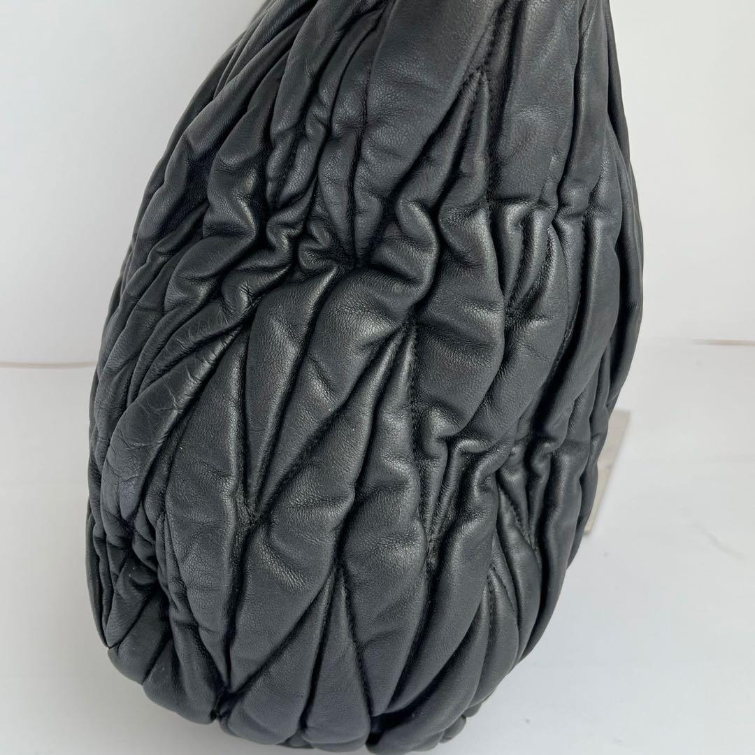 ✨極美品✨　MIUMIU マテラッセル　トートバッグ　レザー　黒　ターンロック