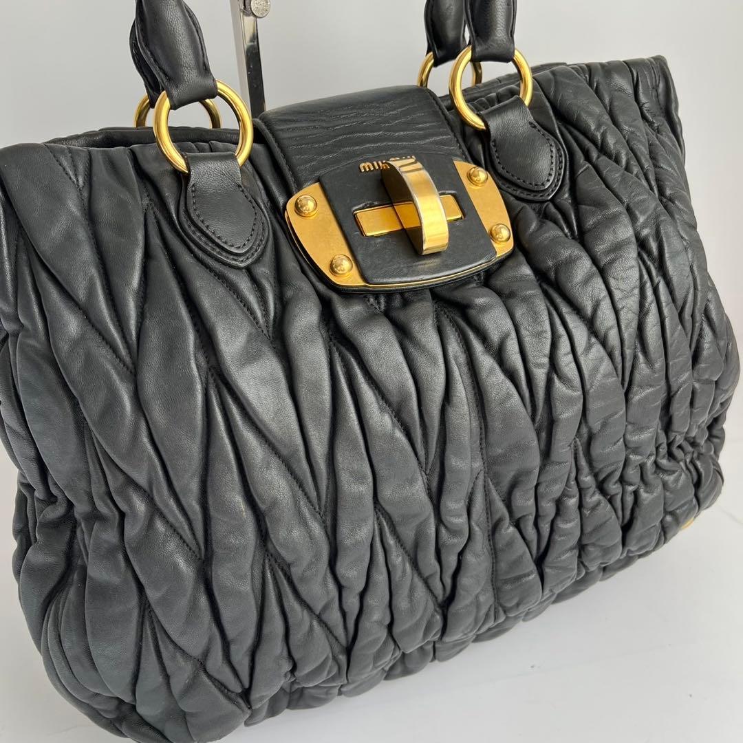 ✨極美品✨　MIUMIU マテラッセル　トートバッグ　レザー　黒　ターンロック