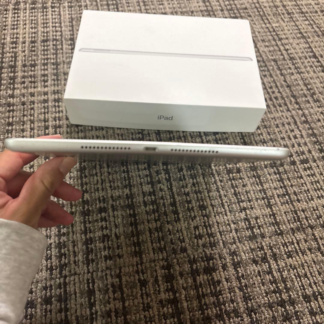 左*タ様 Apple iPad 第9世代 シルバー 64GB 本体 箱付き