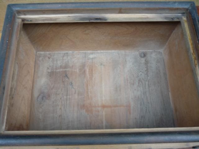 長火鉢（関東火鉢）ケヤキ材　火箸・十能（灰ならし）・猫板付き