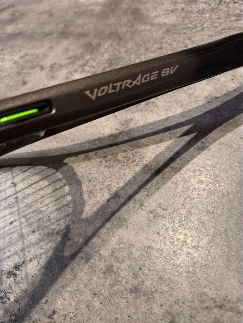 最終値下げ超美品‼️ YONEX VOLTRAGE 8V (ストレッチカバー付き)