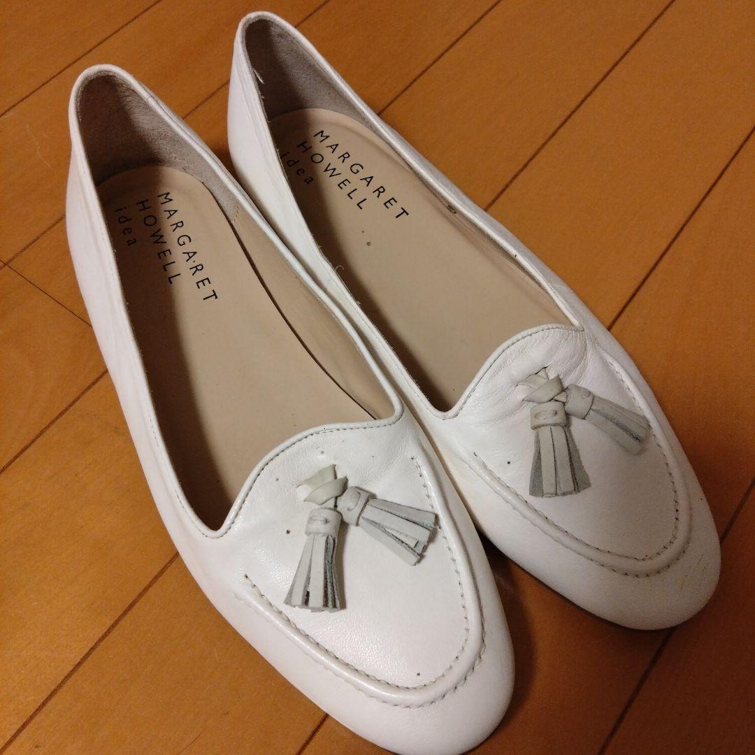 タッセルローファー　オフ白