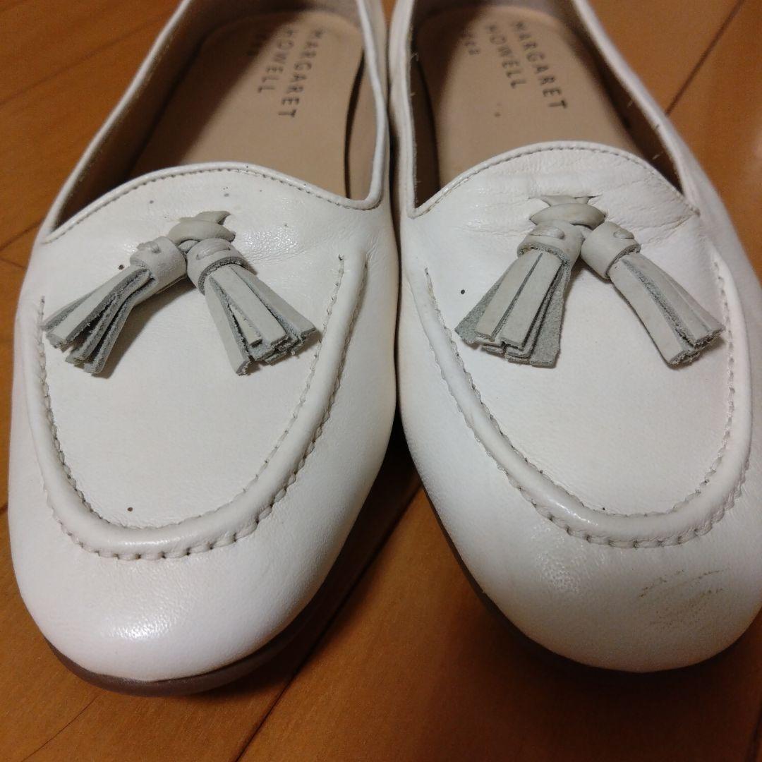 タッセルローファー　オフ白