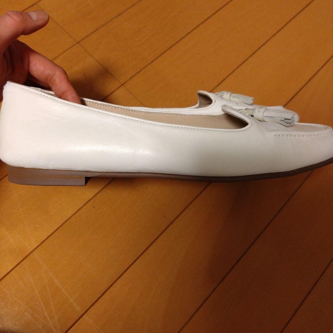 タッセルローファー　オフ白