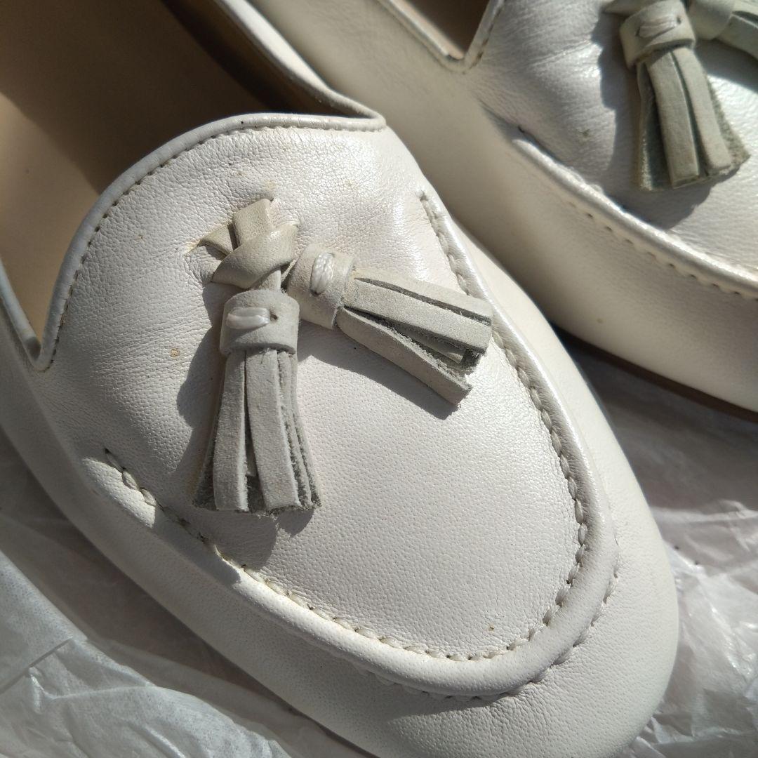 タッセルローファー　オフ白