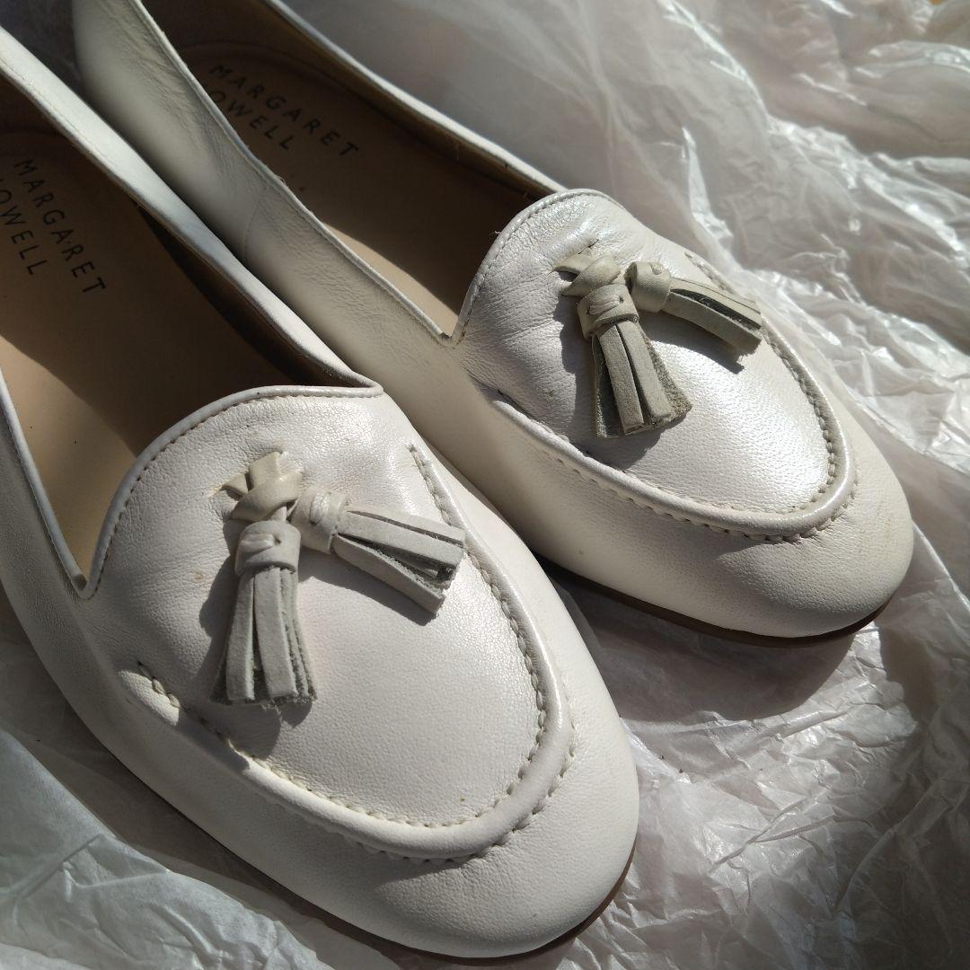 タッセルローファー　オフ白