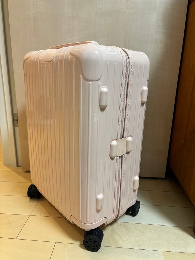 RIMOWA エッセンシャル キャビン ペタルピンク 機内