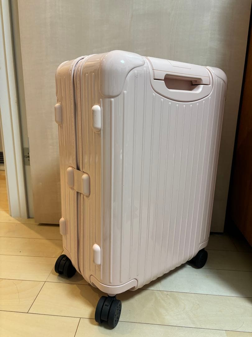 RIMOWA エッセンシャル キャビン ペタルピンク 機内