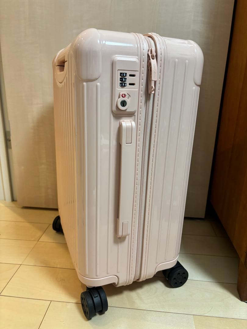 RIMOWA エッセンシャル キャビン ペタルピンク 機内