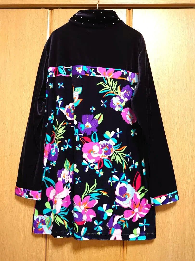 【極美品】レオナール かわいい花柄 チュニック ４４ブラックゆったり