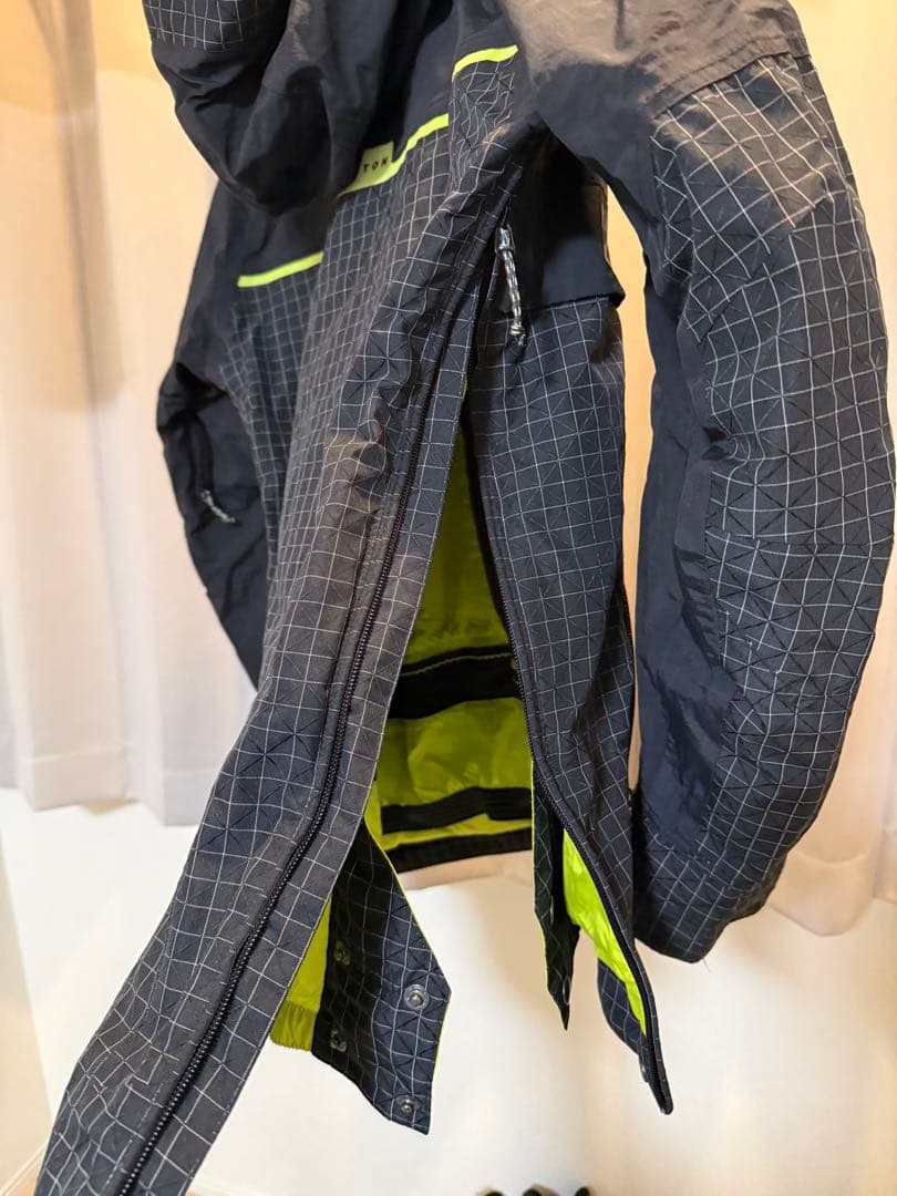 BURTON ブラックジャケット フード付き