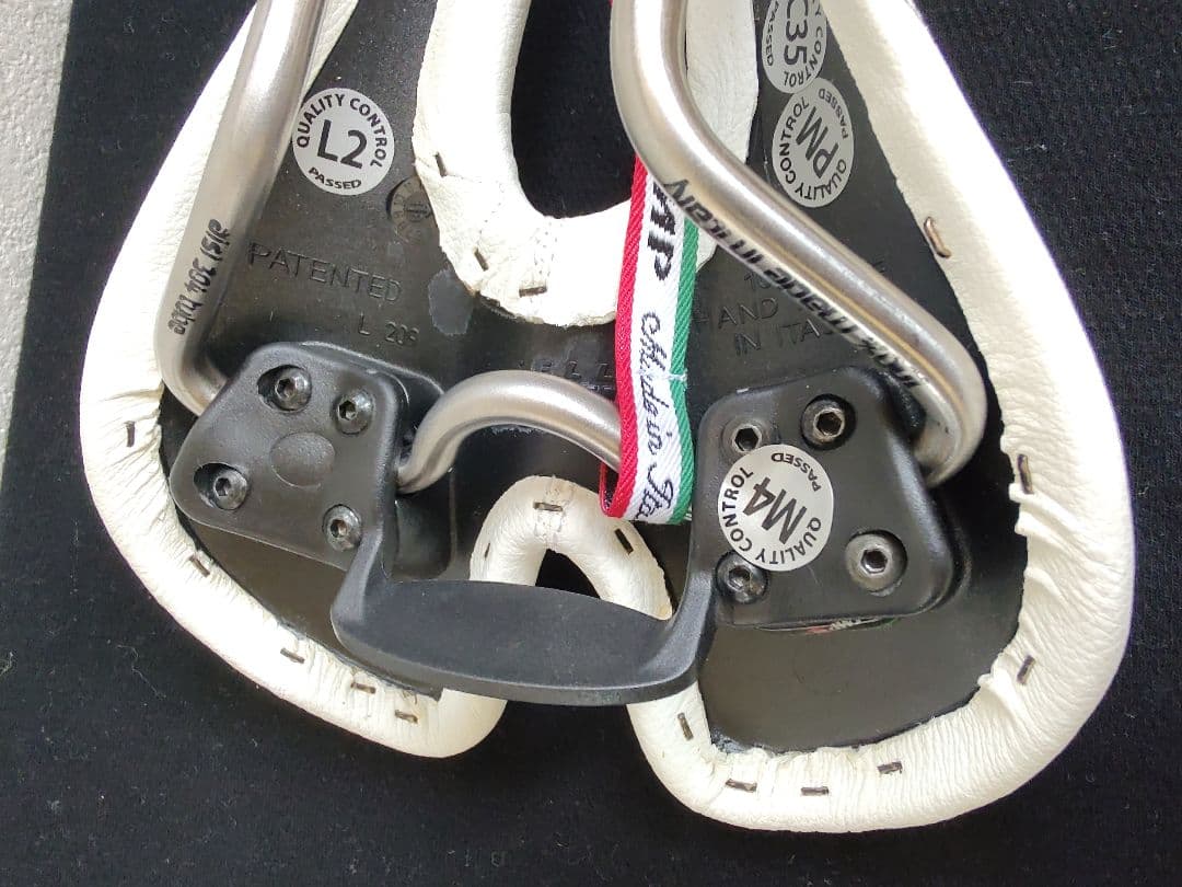 極美品　SMP dynamic ホワイト サドル　ダイナミック