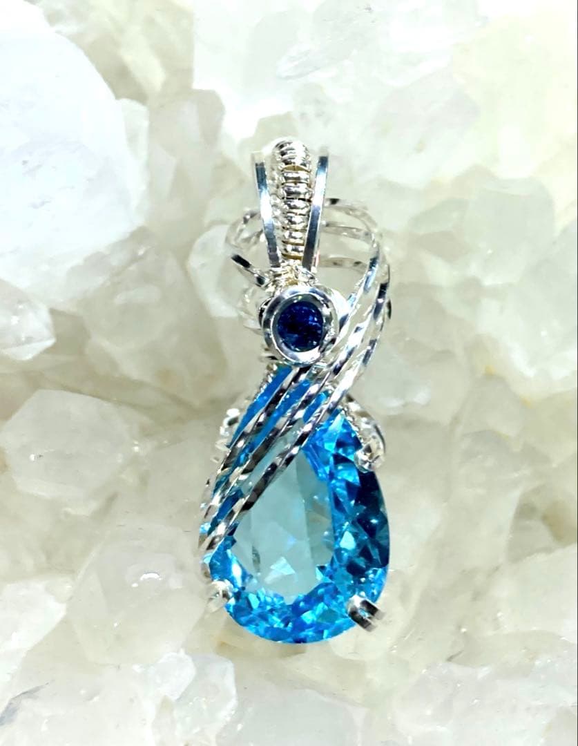 ブルートパーズ ブルーサファイア ペンダントトップ ワイヤージュエリー
