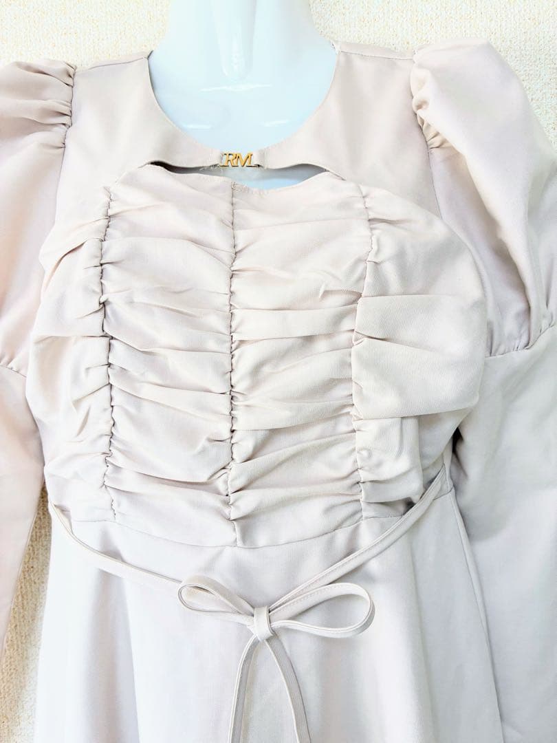 ROSEMUSE パフスリーブチャームドレス